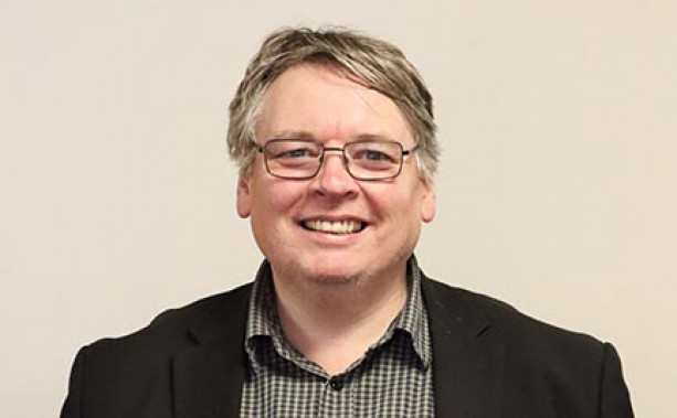 Dr Simon Kitson 